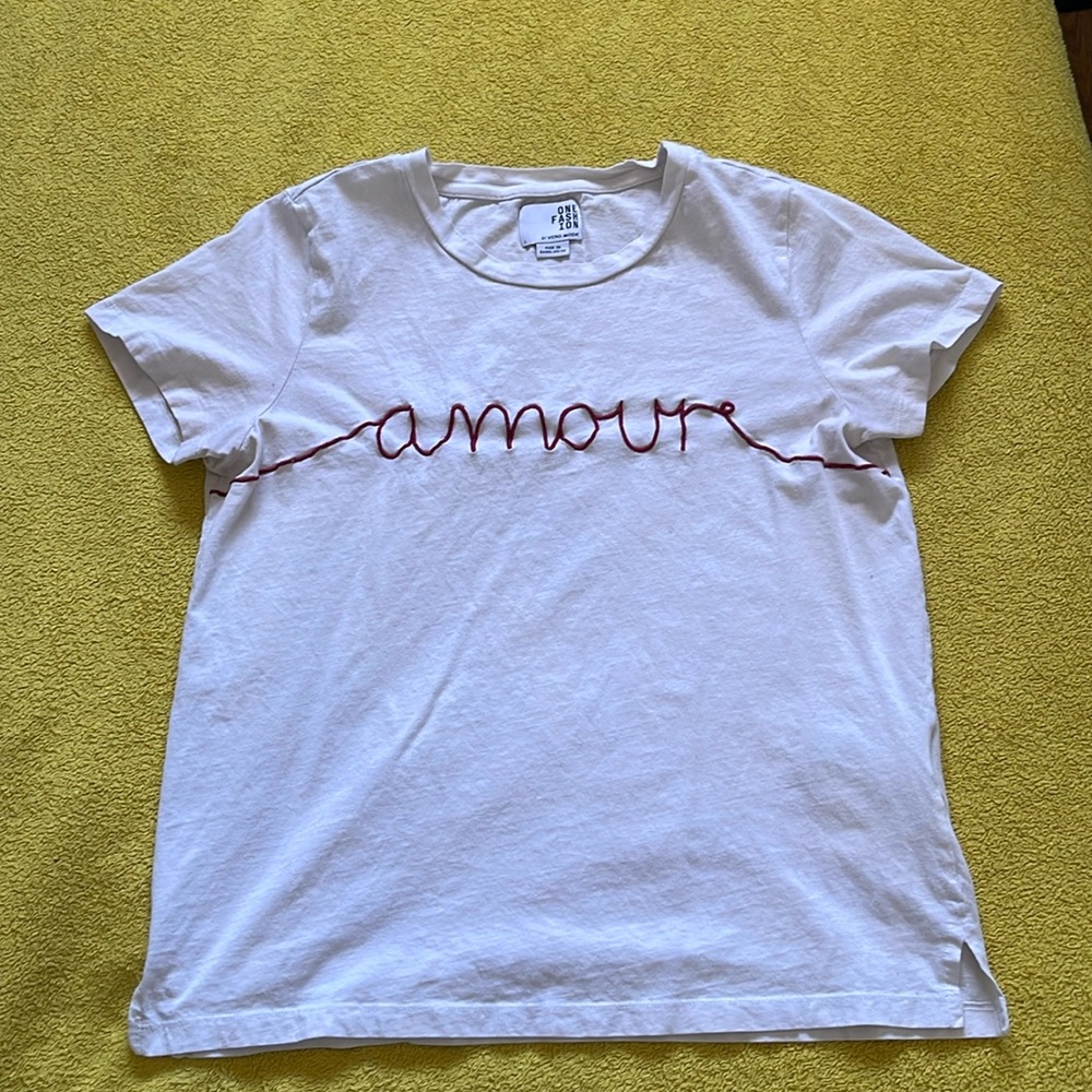 White tee